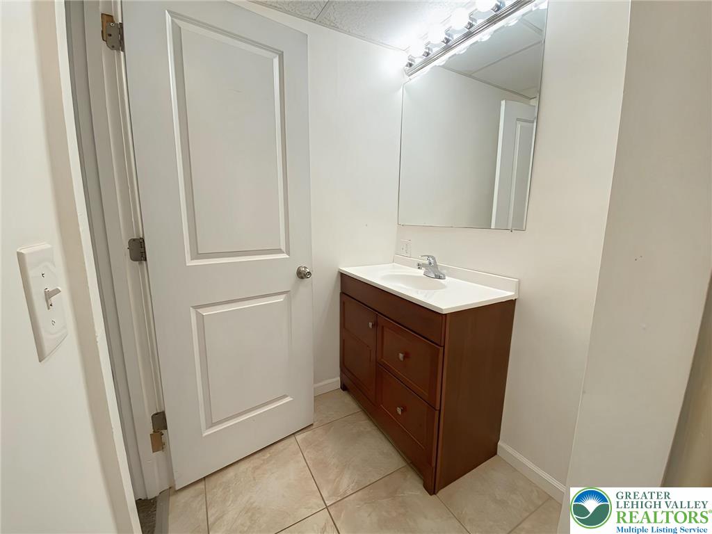 429 East 4th Street 2nd Floor Property Photo 12
