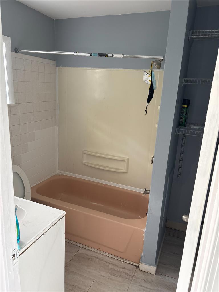 419 West 4th Street 1 Property Photo 19
