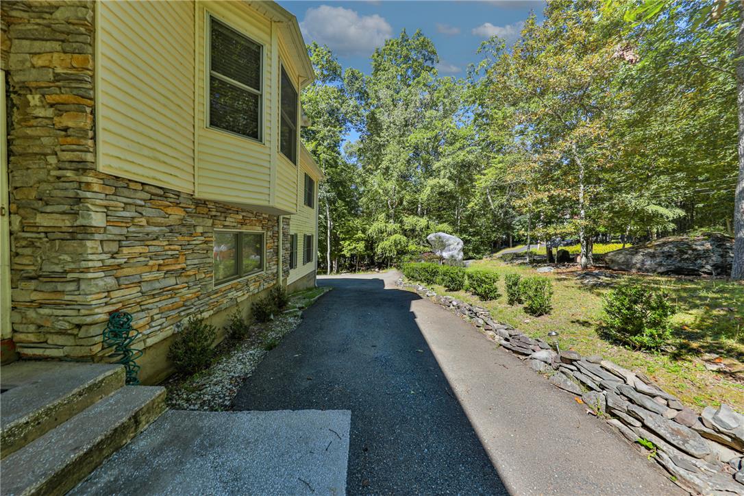 3359 Trafalgar Avenue Property Photo 9