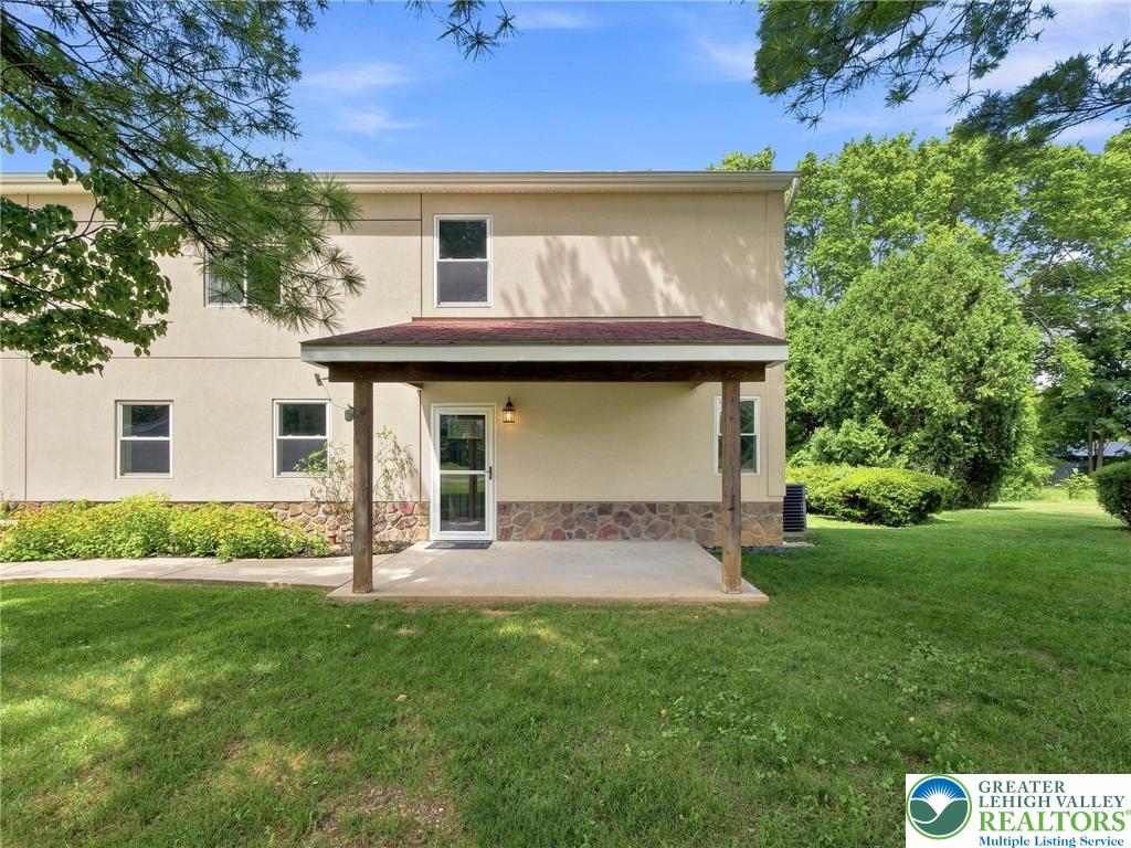 1739 Brown St. Property Photo 8