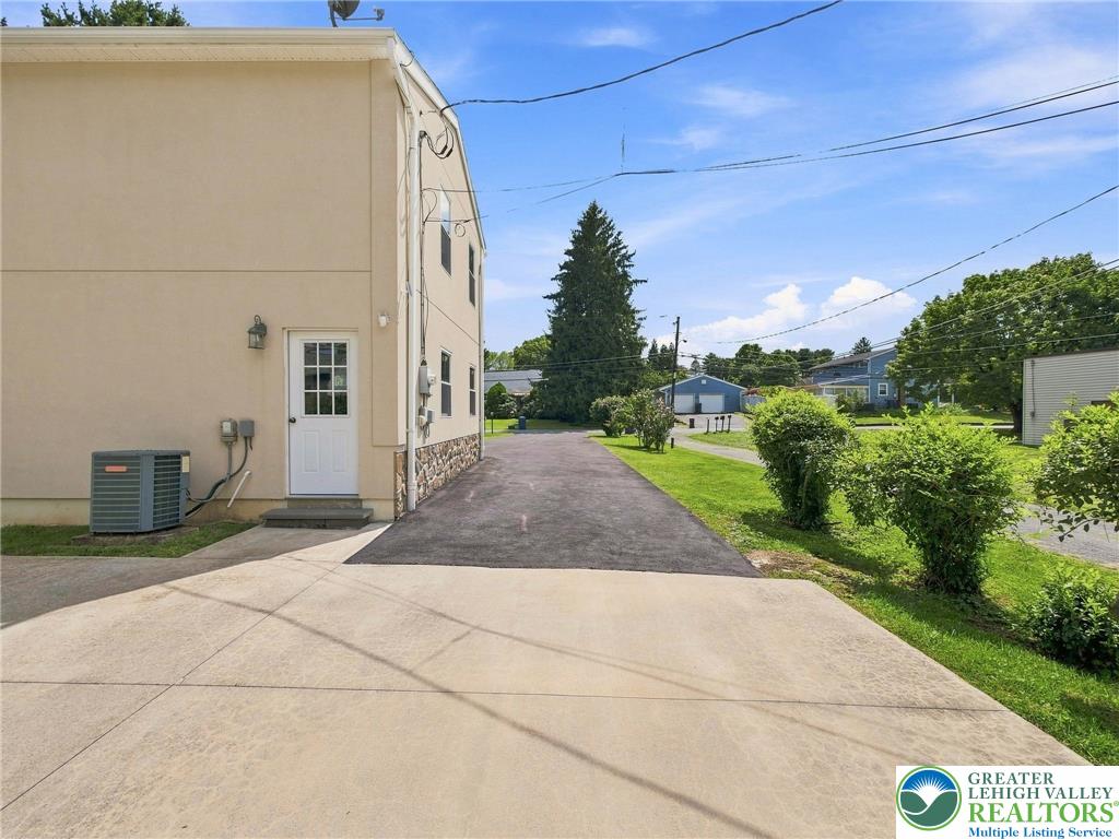 1739 Brown St. Property Photo 11