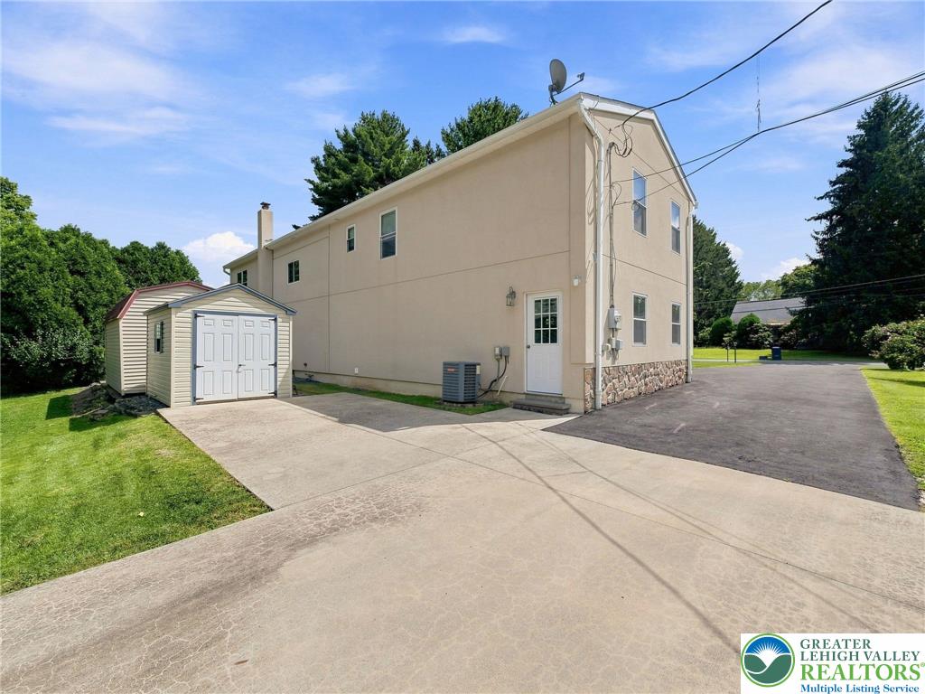 1739 Brown St. Property Photo 12