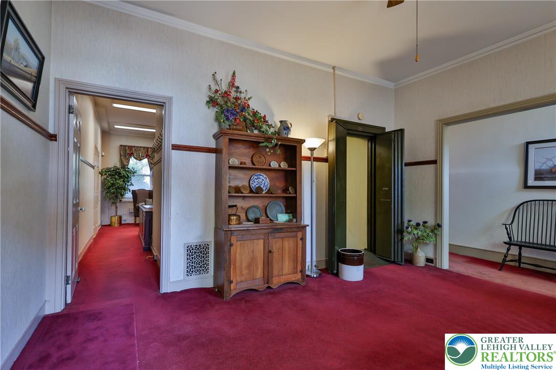72 West Market Street Property Photo 8