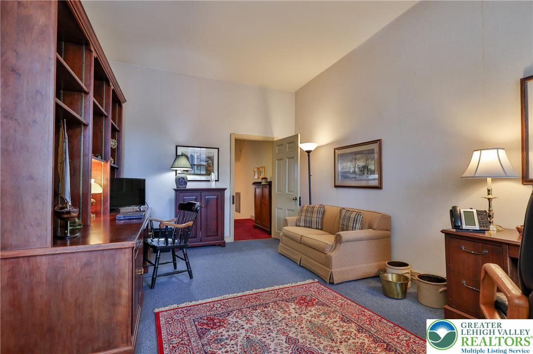 72 West Market Street Property Photo 17