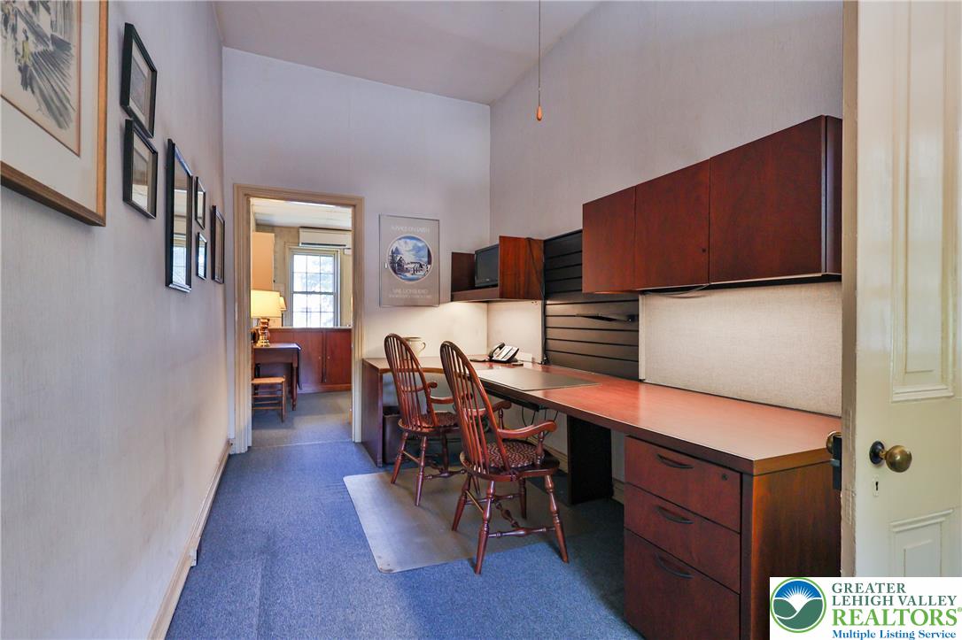 72 West Market Street Property Photo 18