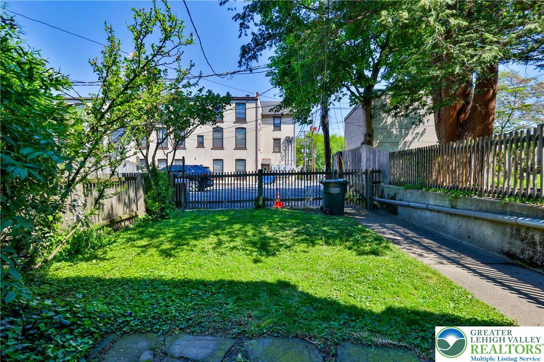 72 West Market Street Property Photo 34