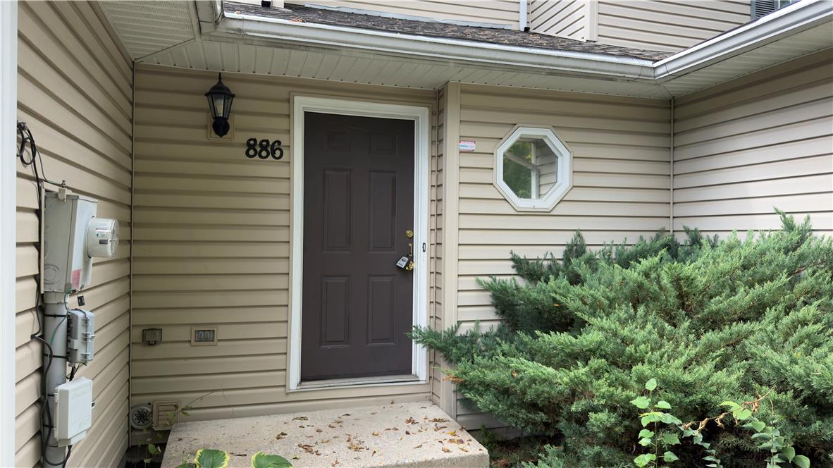 886 Maryland Court Property Photo 2