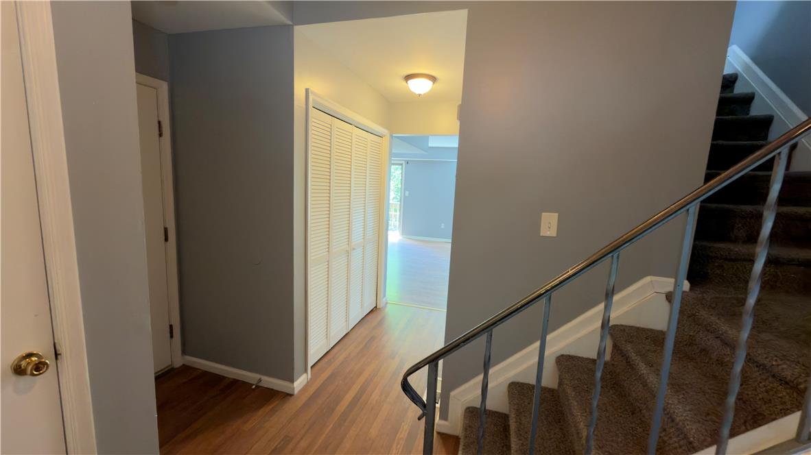 886 Maryland Court Property Photo 3