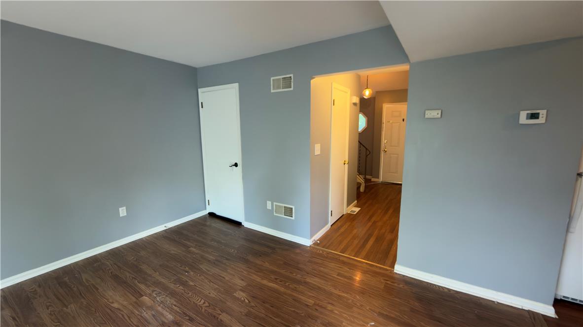 886 Maryland Court Property Photo 4