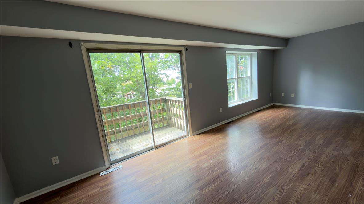 886 Maryland Court Property Photo 5