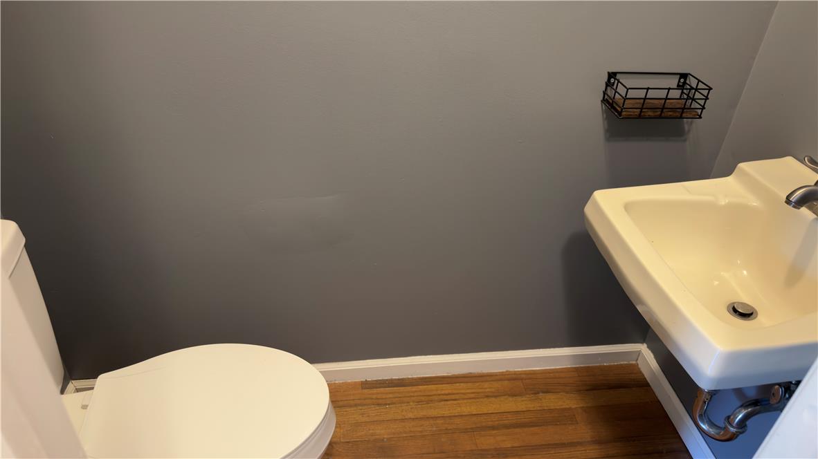 886 Maryland Court Property Photo 8