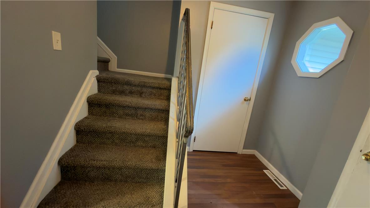 886 Maryland Court Property Photo 10