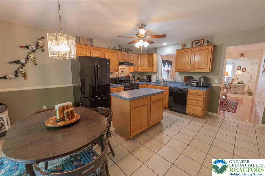 2117 West Walnut Street Property Photo 5