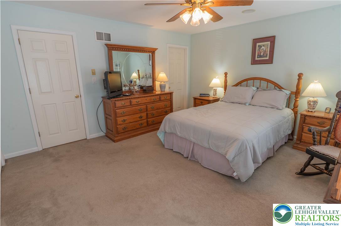 2117 West Walnut Street Property Photo 7