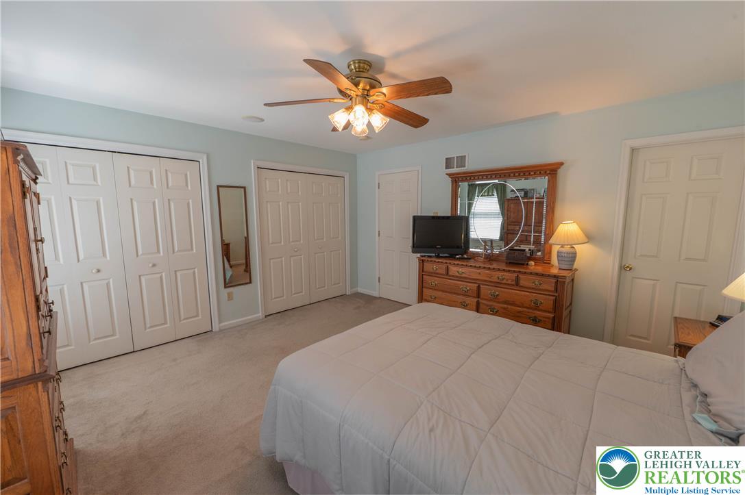 2117 West Walnut Street Property Photo 8
