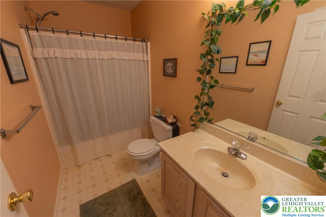 2117 West Walnut Street Property Photo 12