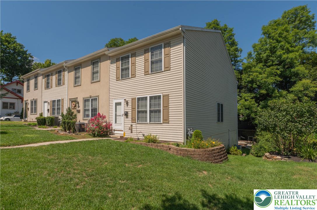 2117 West Walnut Street Property Photo 15