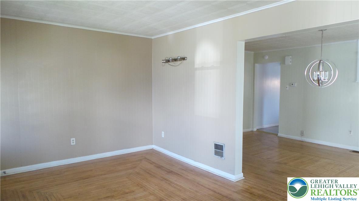 159 East Madison Street Property Photo 6