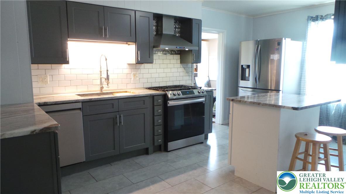 159 East Madison Street Property Photo 9