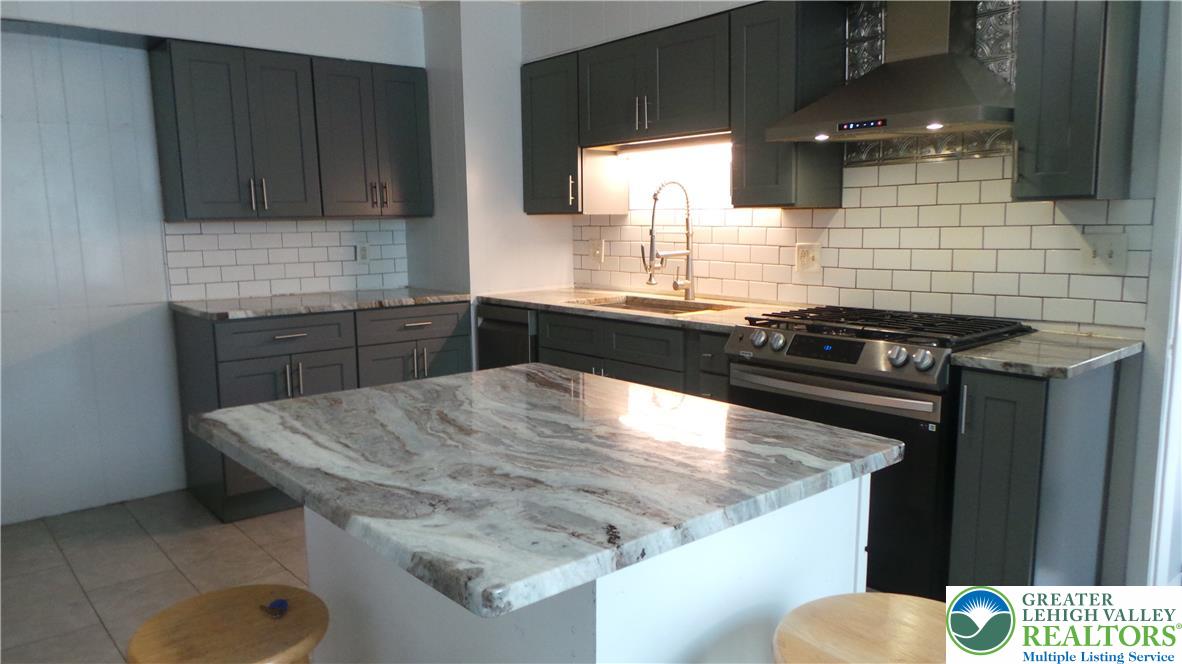 159 East Madison Street Property Photo 10