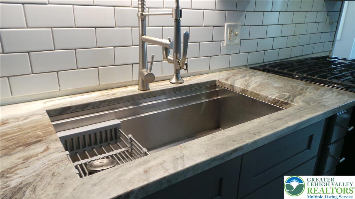 159 East Madison Street Property Photo 11