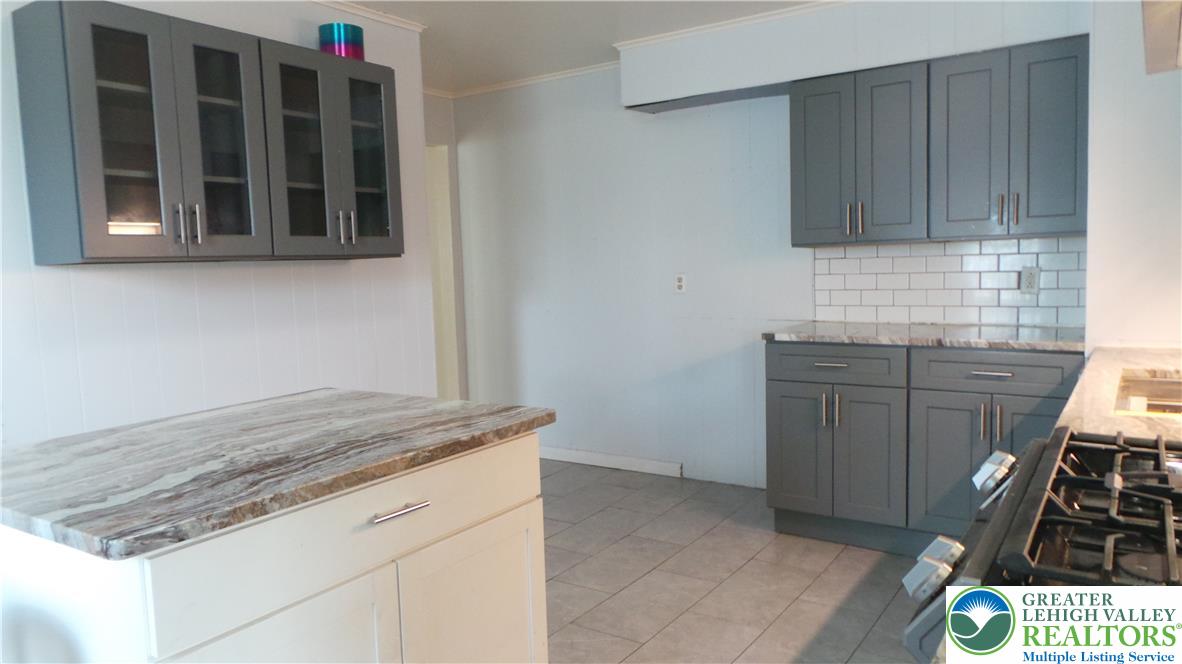 159 East Madison Street Property Photo 12