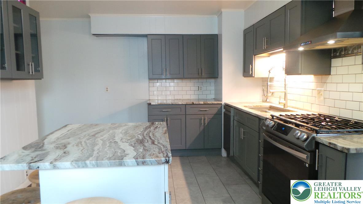 159 East Madison Street Property Photo 13