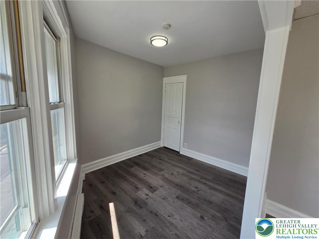 926 West Walnut Street 8 Property Photo 8