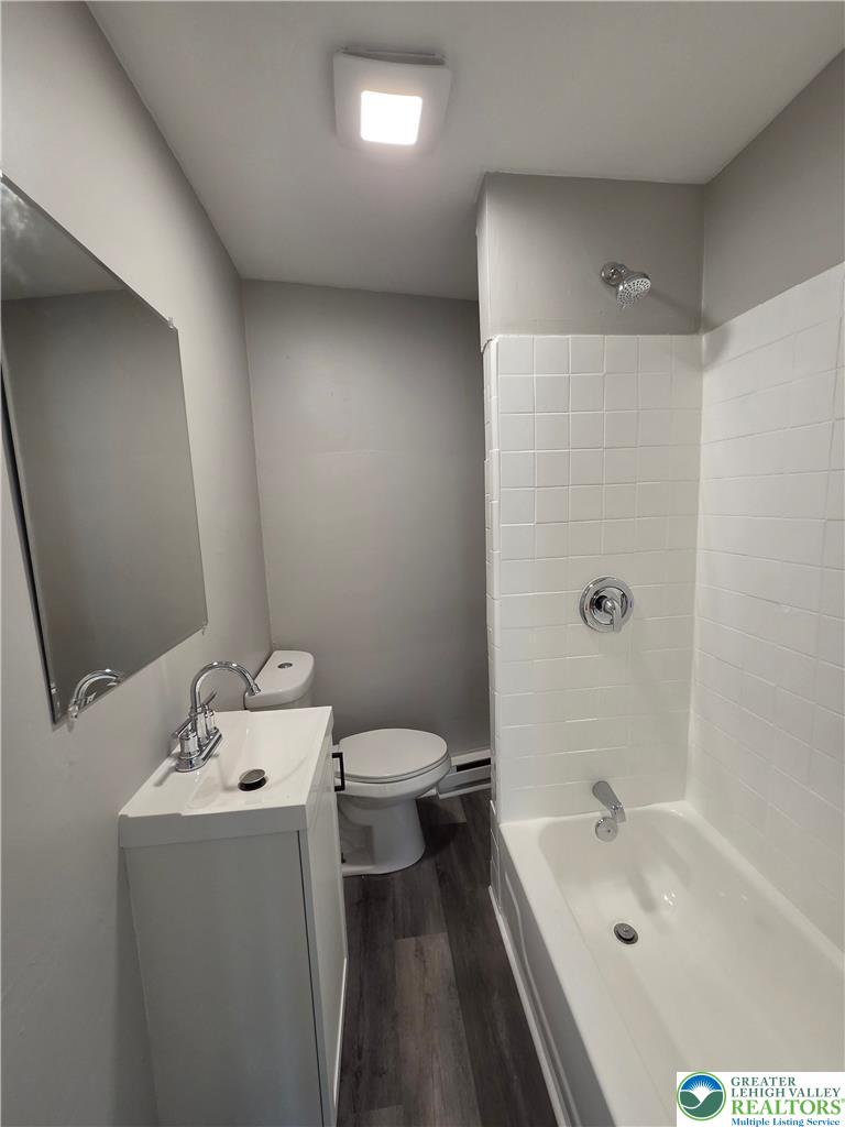 926 West Walnut Street 8 Property Photo 14