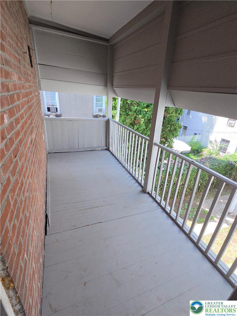926 West Walnut Street 8 Property Photo 17