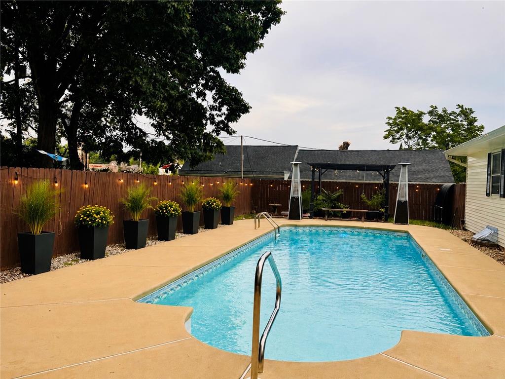 1432 Greenview Property Photo 3