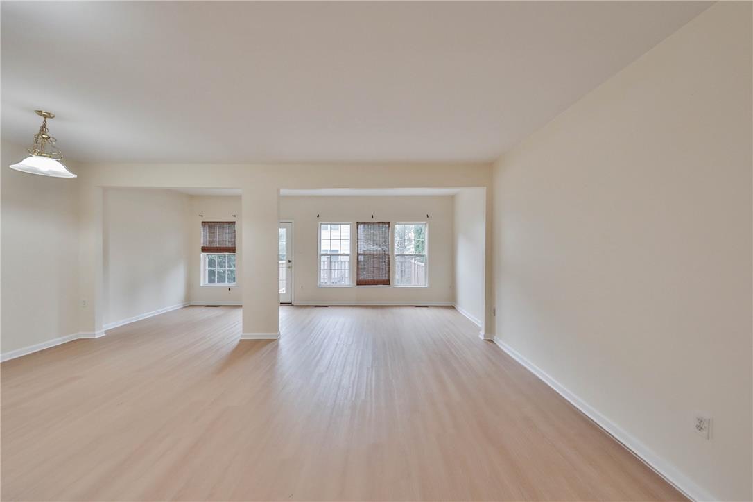 131 Knollwood Property Photo 6