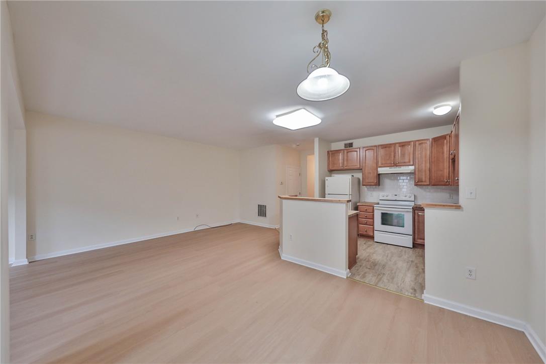131 Knollwood Property Photo 8