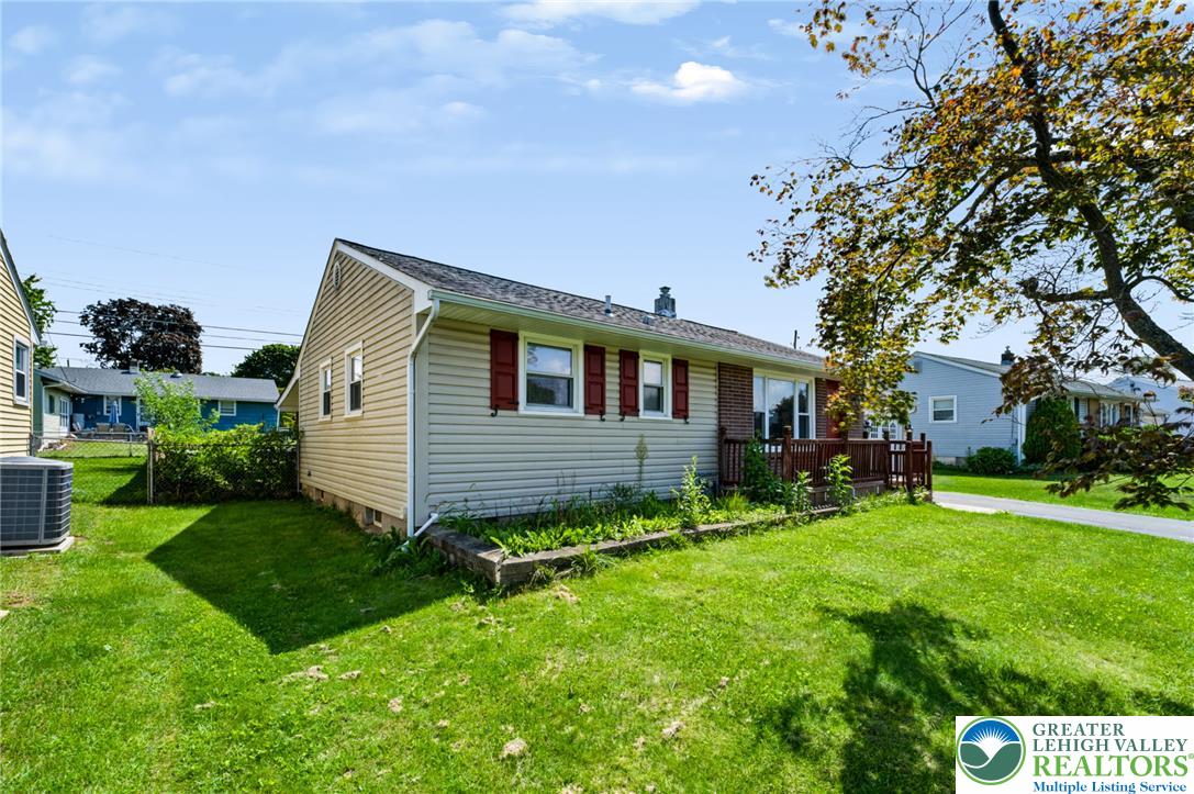 4328 Winfield Terrace Property Photo 4