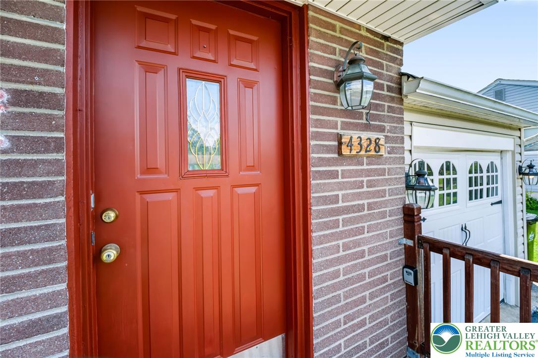 4328 Winfield Terrace Property Photo 5