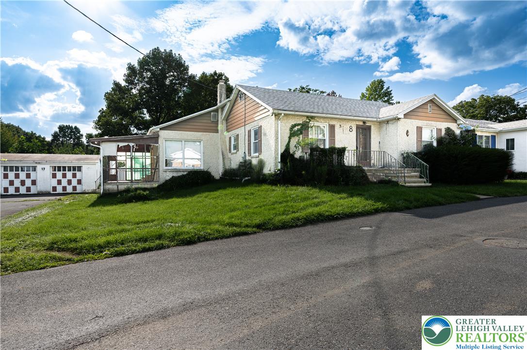 8 Aarons Place Property Photo 3