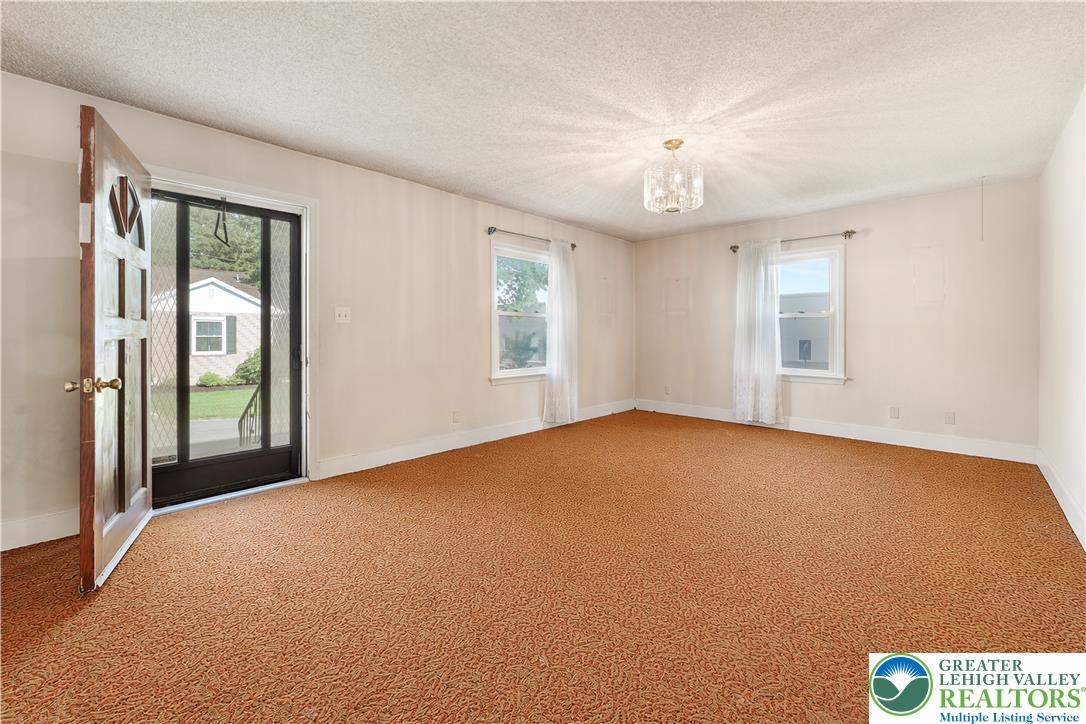 8 Aarons Place Property Photo 18