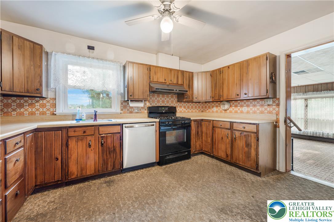 8 Aarons Place Property Photo 28