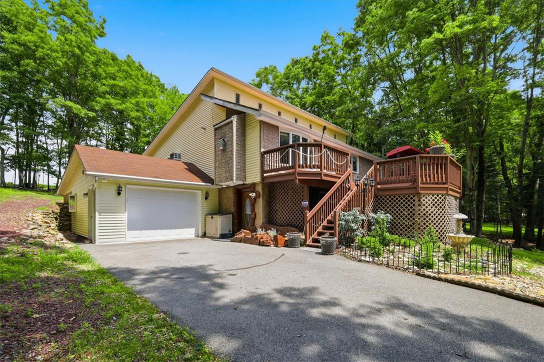 17 Basswood Court Property Photo 6