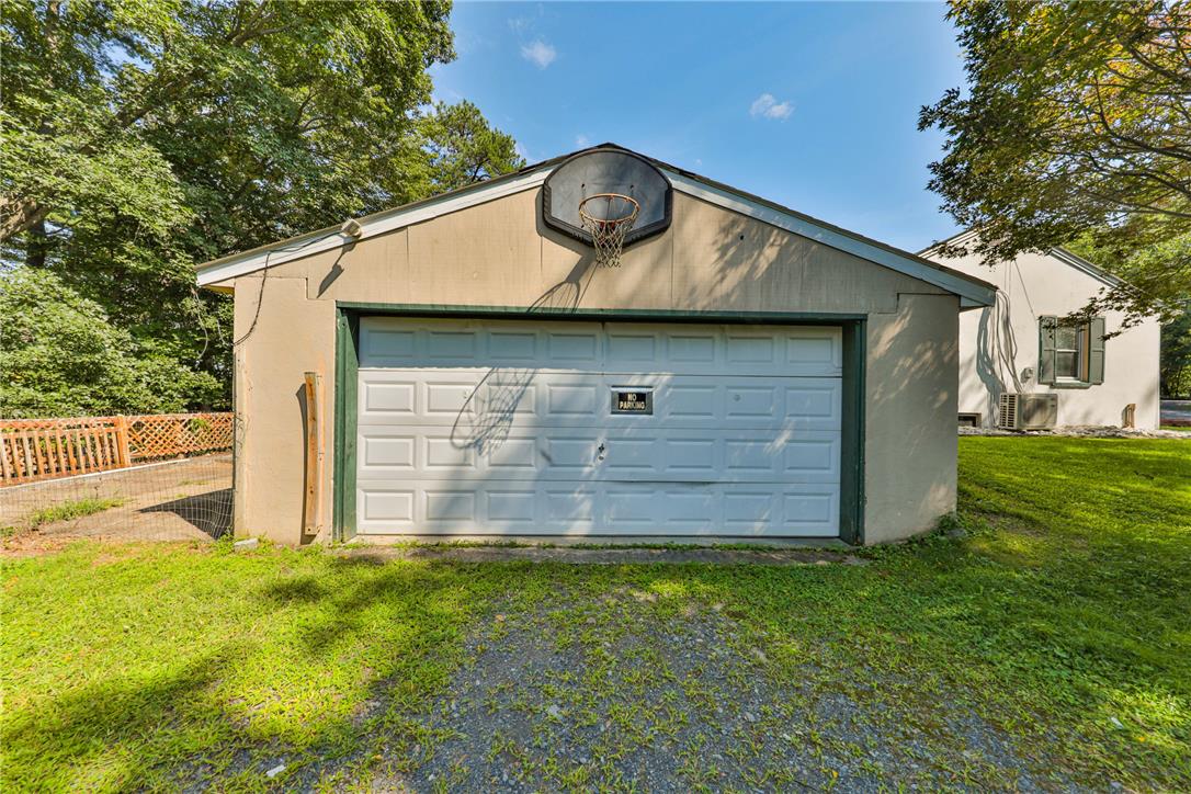 4430 Crescent Street Property Photo 9