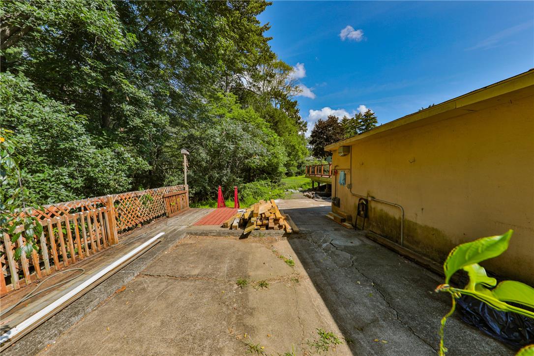 4430 Crescent Street Property Photo 10