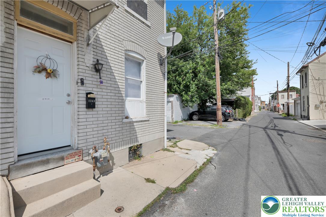 1243 Russell Street Property Photo 3