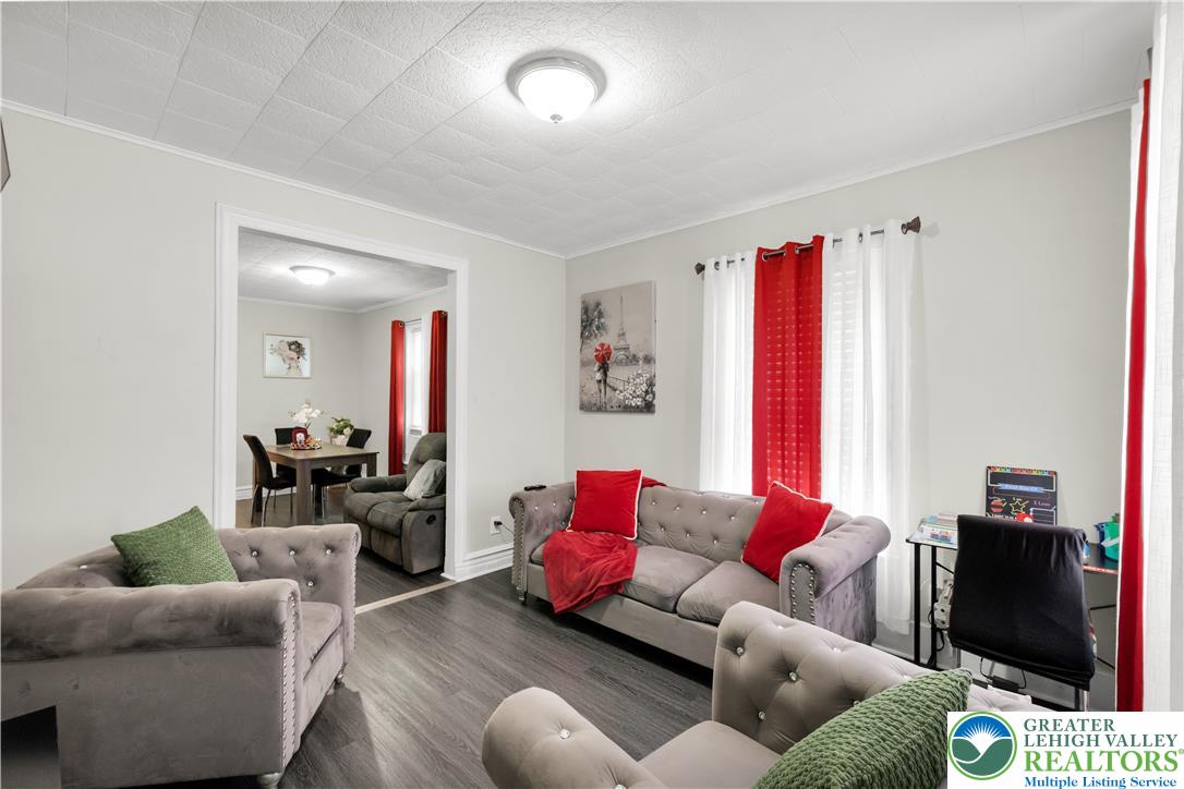 1243 Russell Street Property Photo 4