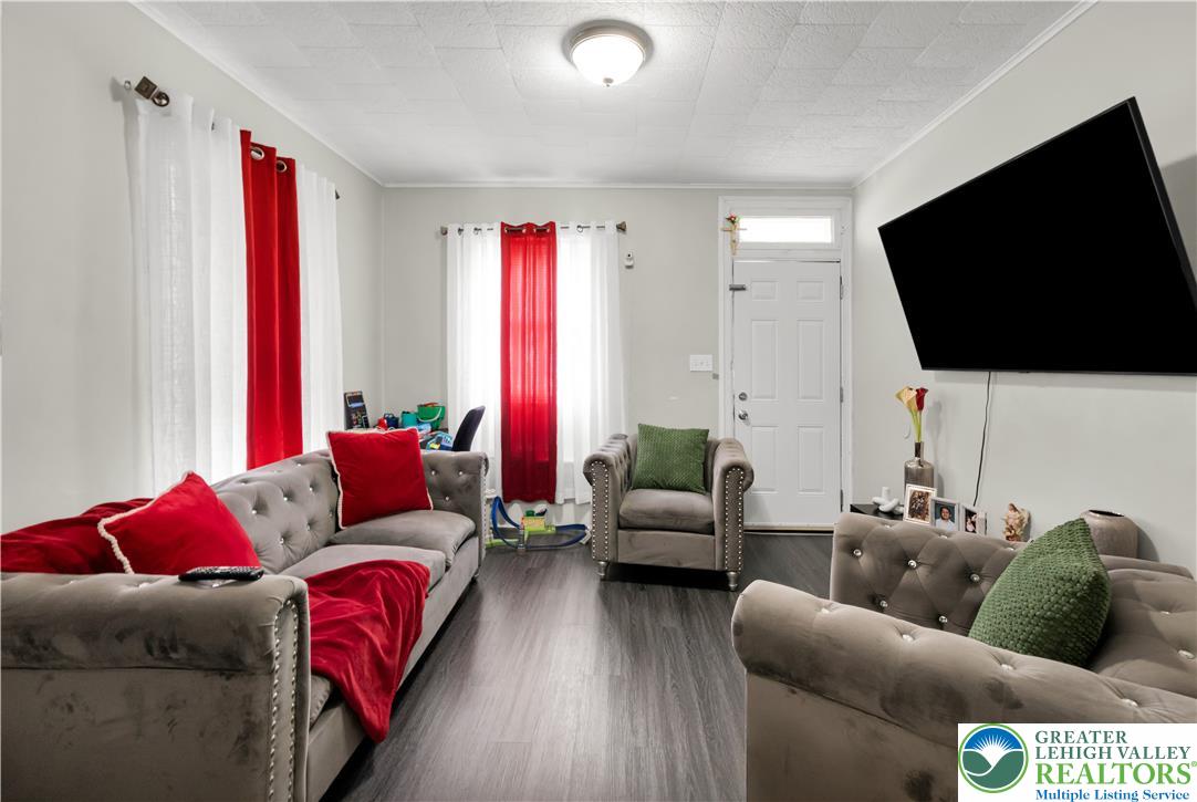 1243 Russell Street Property Photo 5