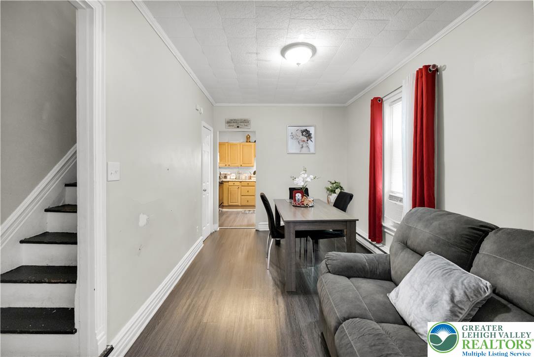 1243 Russell Street Property Photo 6