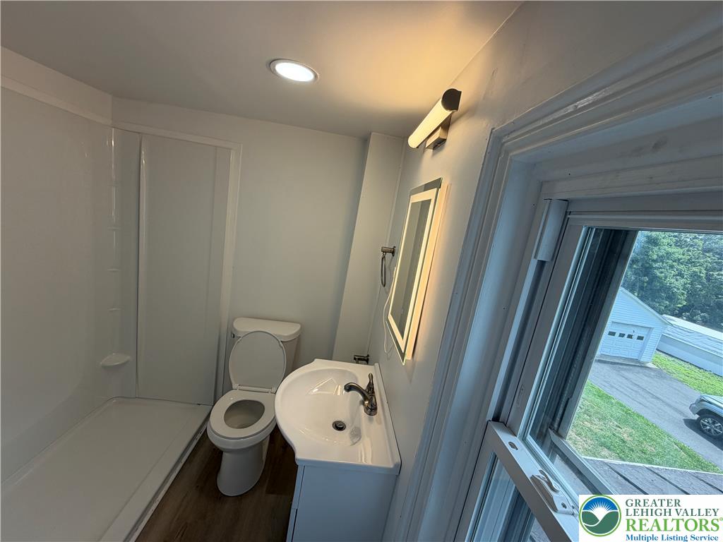 5720 Memorial Road Property Photo 10