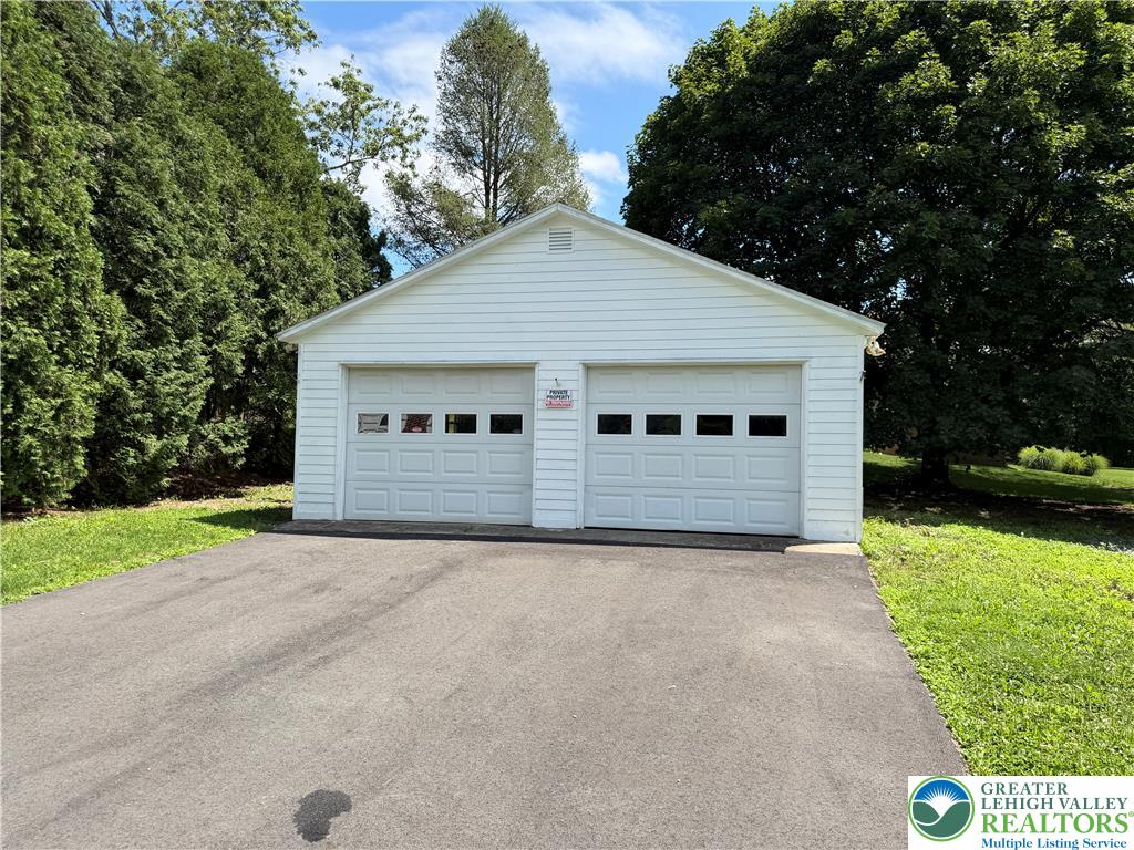 5720 Memorial Road Property Photo 17