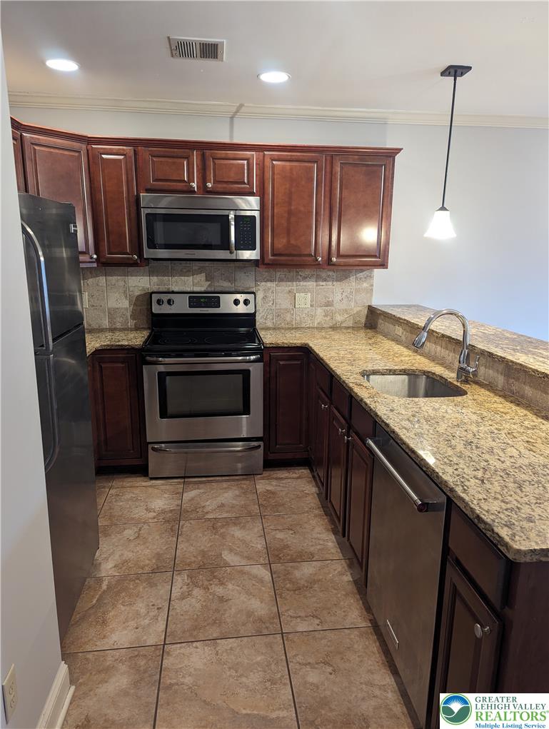 128 West 4th Street 2r Property Photo 3