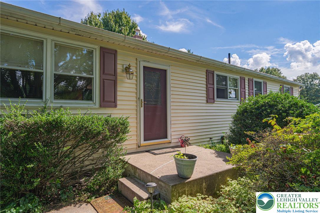 2034 Wind Hill Road Property Photo 4