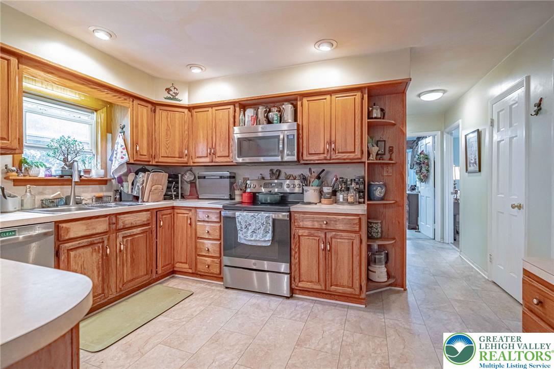 2034 Wind Hill Road Property Photo 11